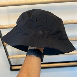 EUC Lululemon bucket hat. Size small.  Black